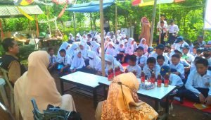 SMPN 19 Makassar Belajar Menanam Ubi Kayu di Birma Edupark