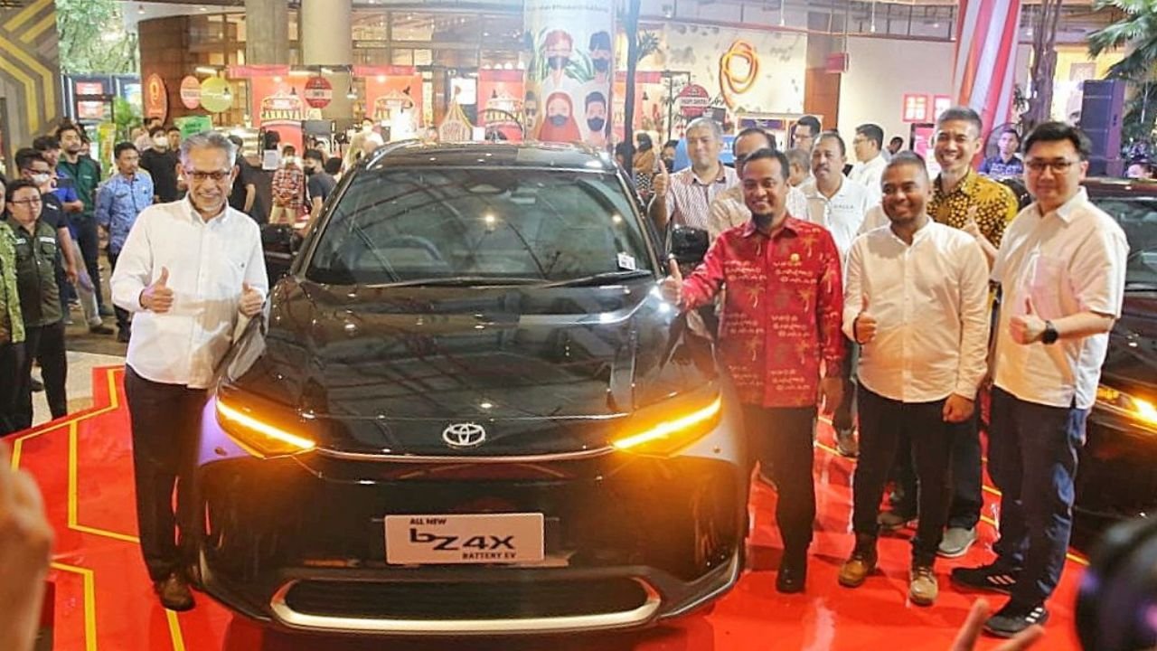 Gubernur Sulsel Hadiri Peluncuran Mobil Listrik All New Toyota BZ4X
