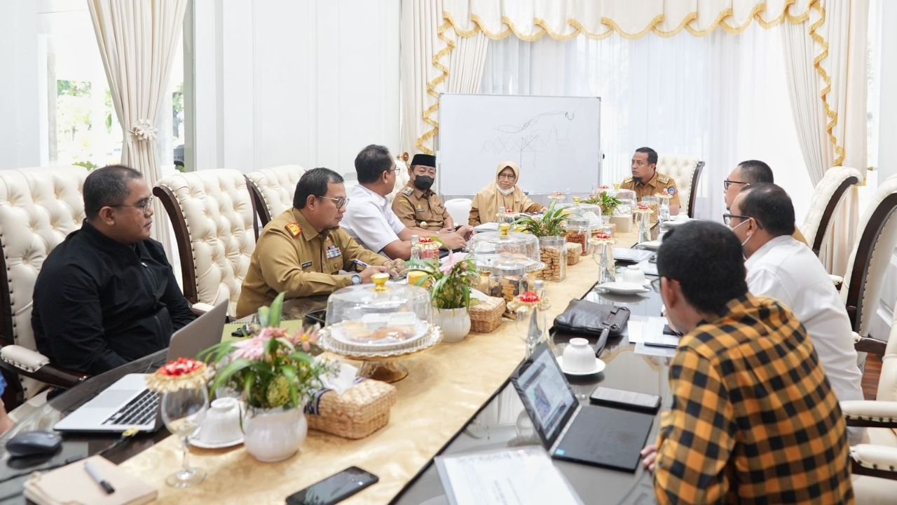 Gerak Cepat Gubernur Sulsel Atasi Banjir, Langsung Rapat Evaluasi dan Mitigasi