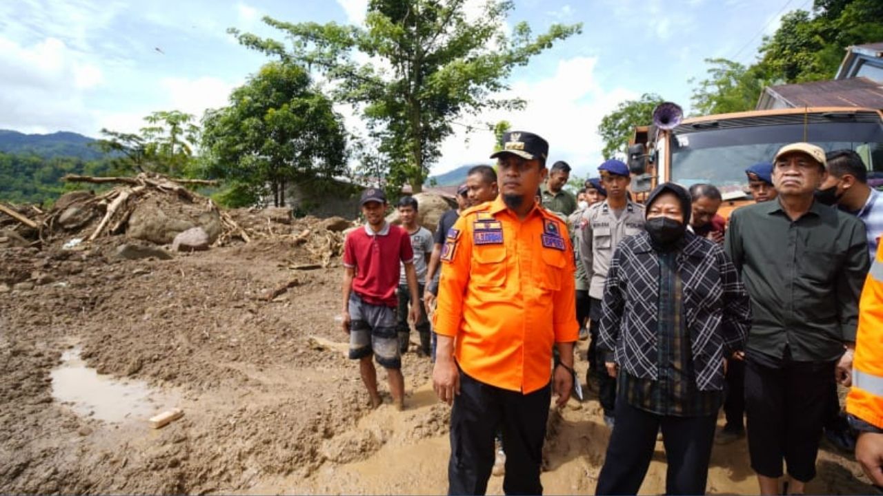 Tinjau Titik Longsor di Gowa, Mensos Sarankan Pemprov Tanam Pohon Bambu