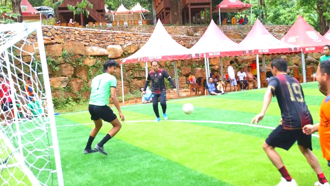 Tim DPRD Bersilaturahmi lewat Bermain Futsal Bareng Wali Kota Makassar