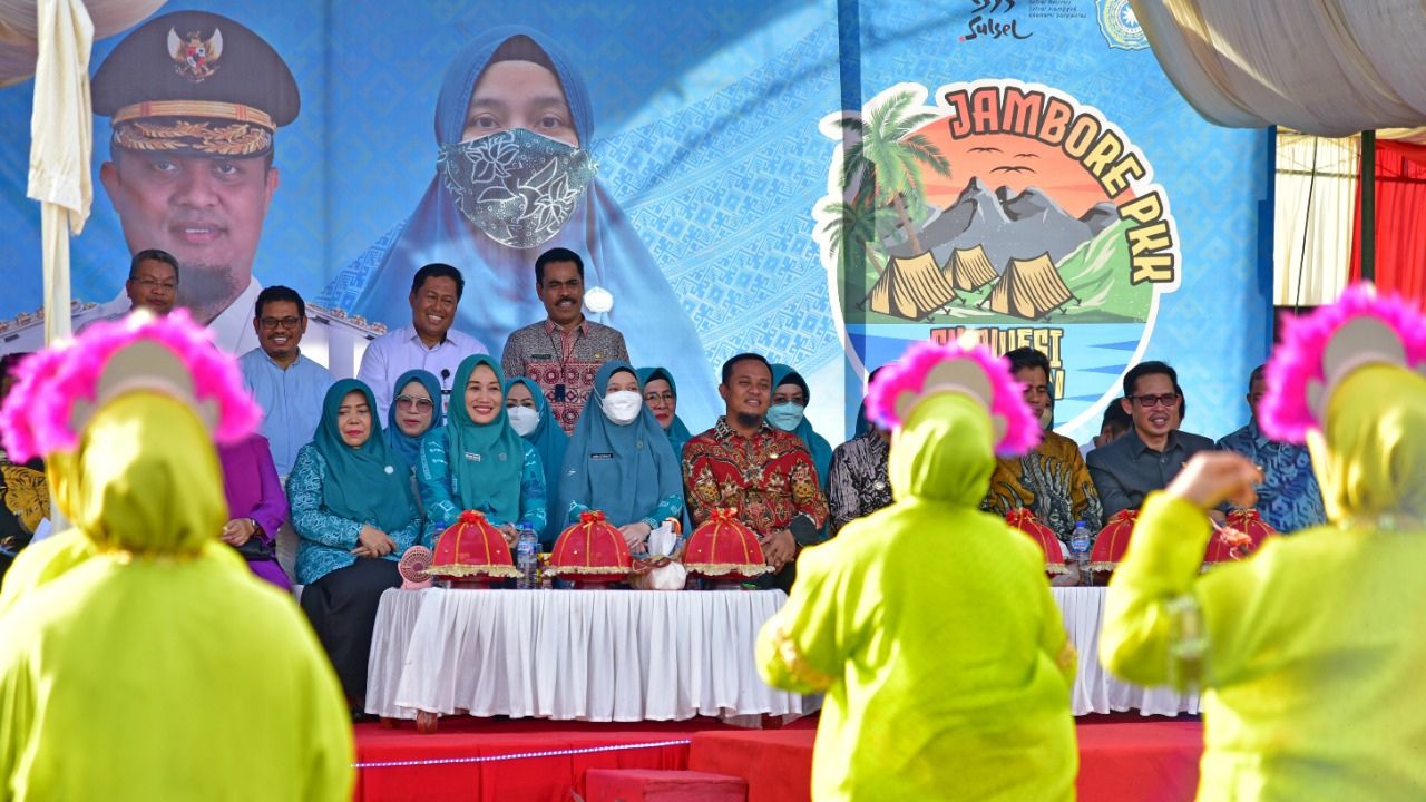 Jambore PKK di Selayar, Naoemi Octarina Harap PKK Dukung Pemerintah Wujudkan Ekonomi Tangguh 2 Jambore PKK di Selayar, Naoemi Octarina Harap PKK Dukung Pemerintah Wujudkan Ekonomi Tangguh