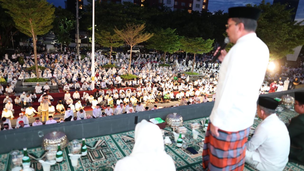 Shalat Subuh dan Doa Bersama Sambut Hari Jadi Makassar, Danny Minta Tingkatkan Kekompakan