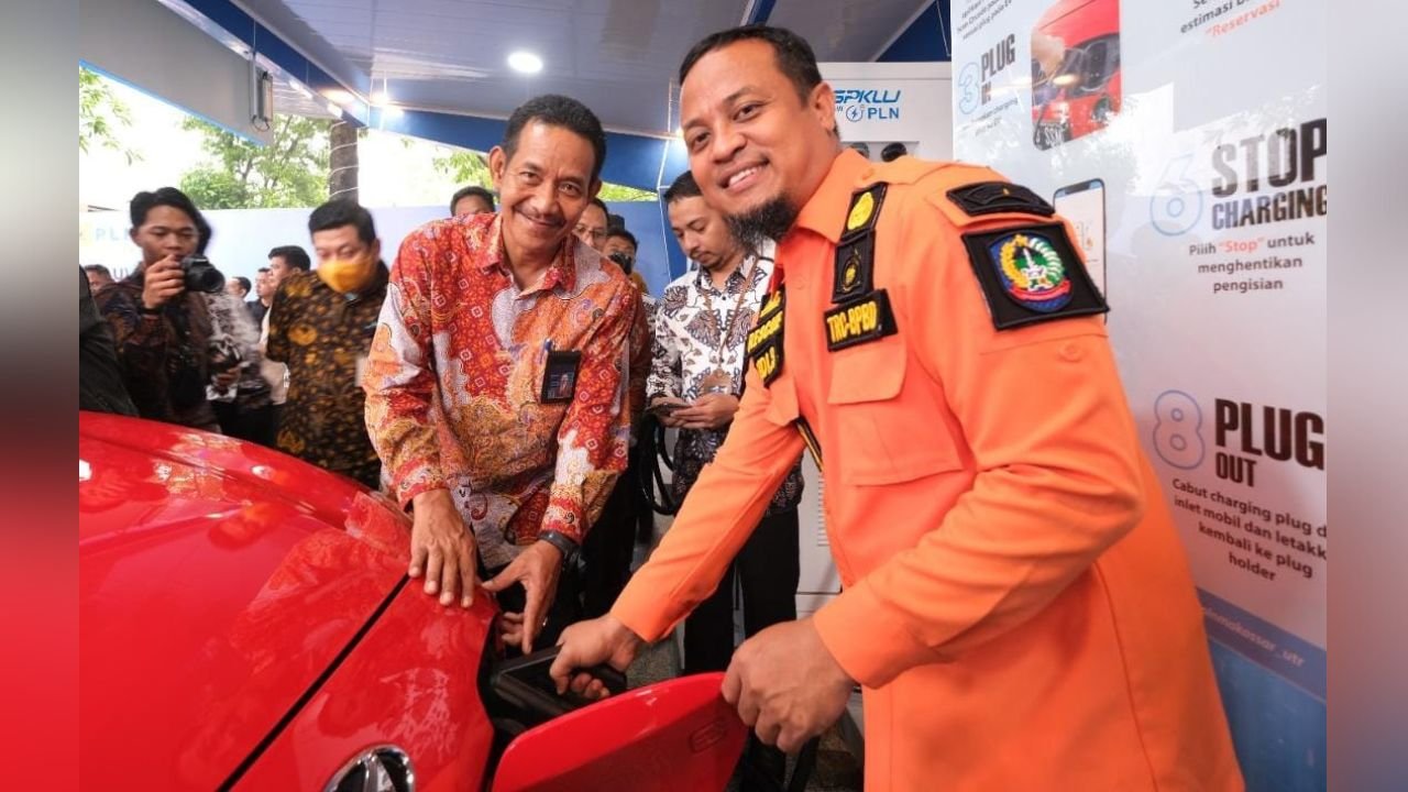 Gencarkan Ekosistem Kendaraan Listrik di Lingkup Pemerintahan, PLN Operasikan 2 SPKLU Baru di Sulsel