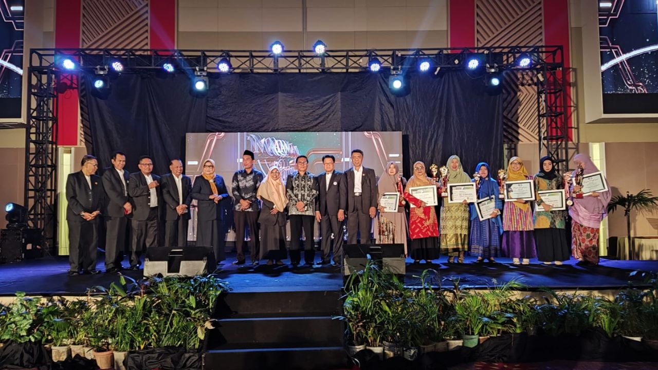 Hari Guru Nasional, Ketua DPRD Makassar: Semua Orang Hebat Diciptakan Guru