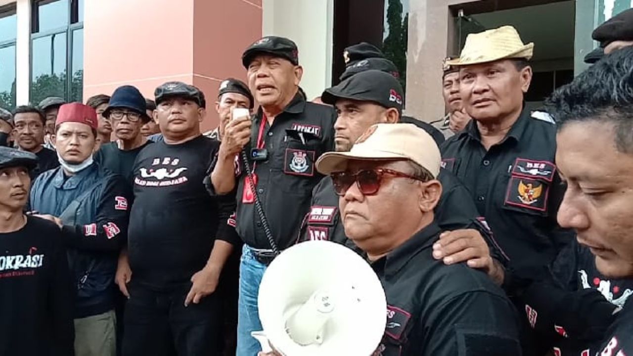 Pengacara Kondang Eggi Sudjana Didampingi Azis Emba Antarkan PK Soal Kasus Sengketa Tanah di PLTU Punagaya