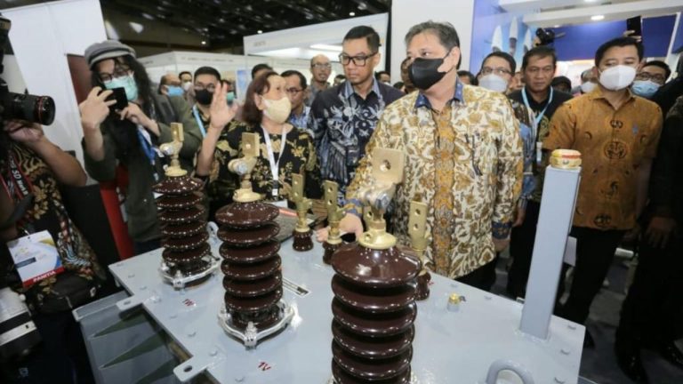 Menko Airlangga Terus Dukung PLN Serap Produk Dalam Negeri