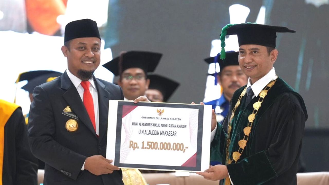 Rp1,5 Miliar Hibah Untuk Masjid Agung Sultan Alauddin UIN Diserahkan Gubernur Andi Sudirman