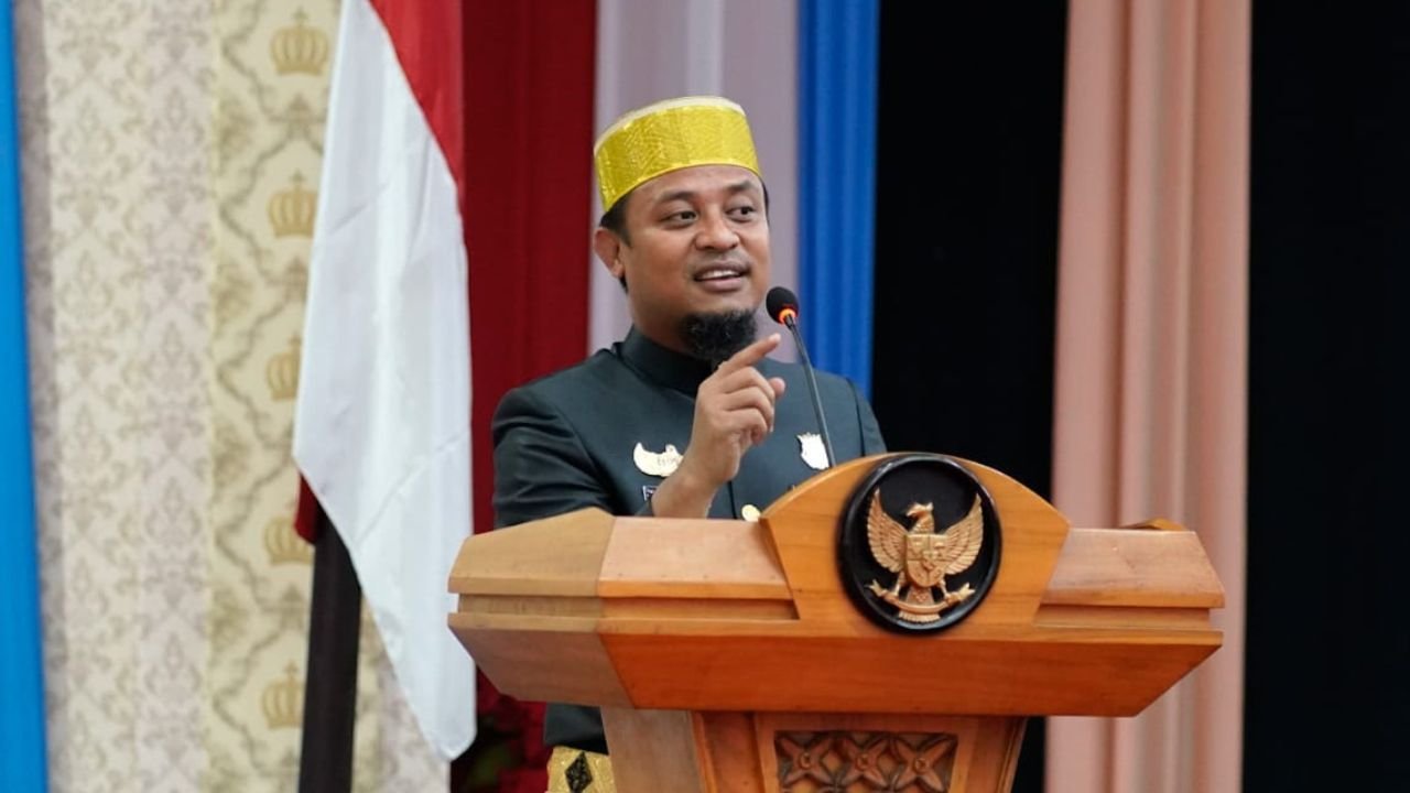 HUT Selayar ke-417, Gubernur Andi Sudirman Beri Bantuan Kapal Perikanan Senilai Rp3,5 Miliar