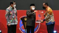 Wapres Serahkan Penghargaan kepada Gubernur Andi Sudirman Sebagai Pembina Kabupaten/Kota Peduli HAM