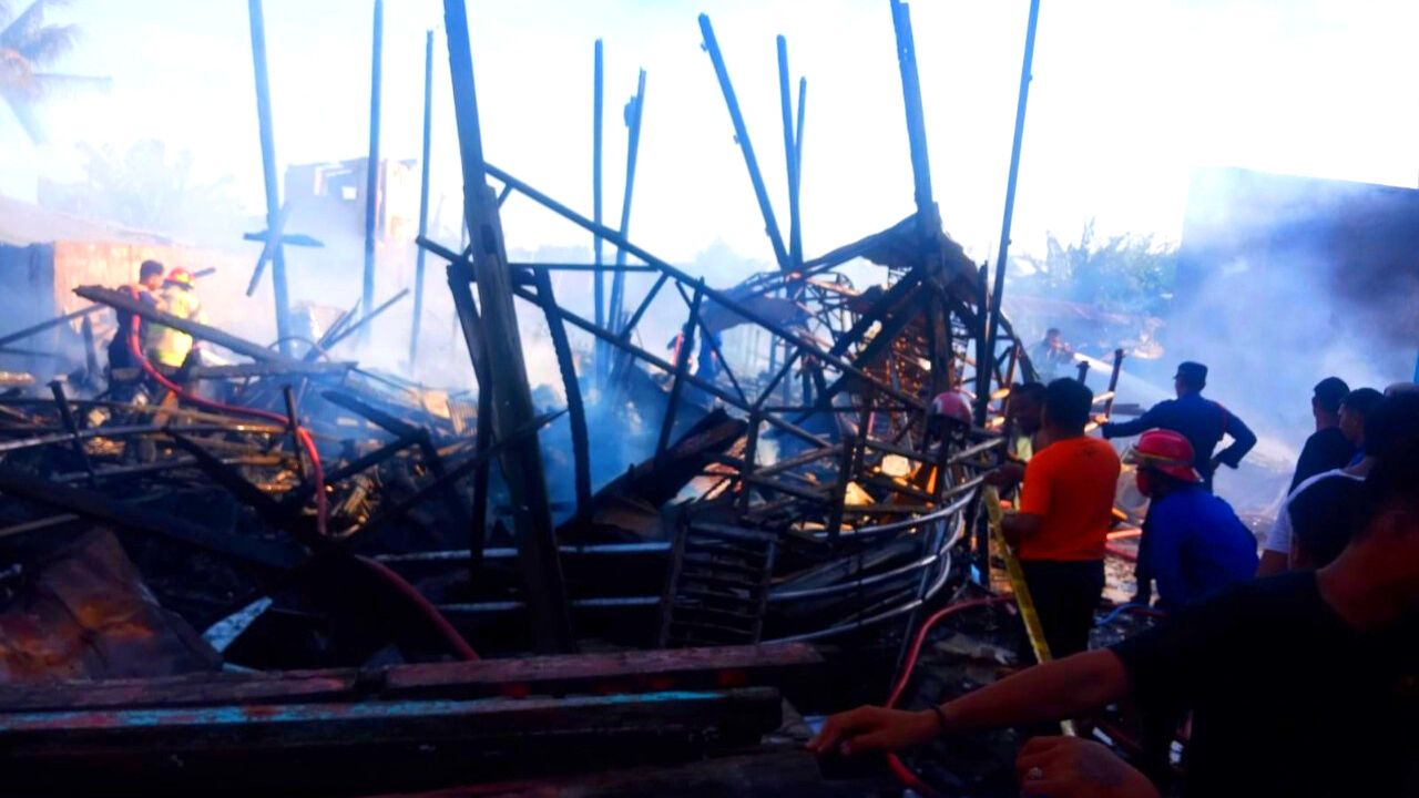 Imam Muzakkar Bantu Korban Kebakaran di Biring Romang