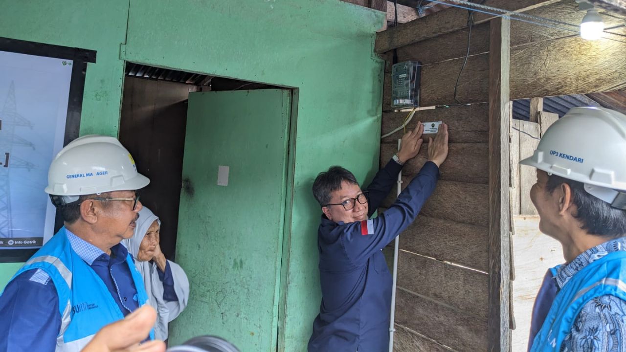 Wujudkan Energi Berkeadilan di Sulawesi Tenggara, 1.046 Keluarga Kini Nikmati Listrik PLN dari Pemerintah 2 Wujudkan Energi Berkeadilan di Sulawesi Tenggara, 1.046 Keluarga Kini Nikmati Listrik PLN dari Pemerintah