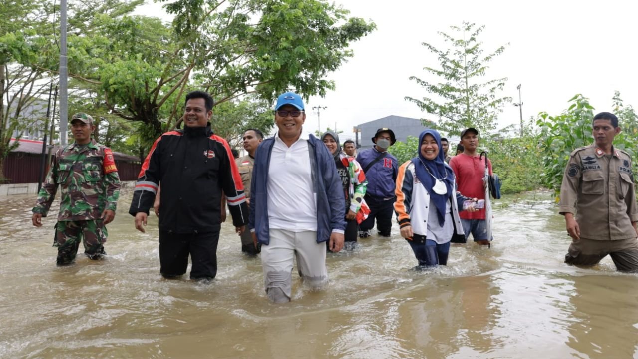 Wali Kota Danny Pomanto Turun Langsung Evakuasi Korban Banjir di Antang