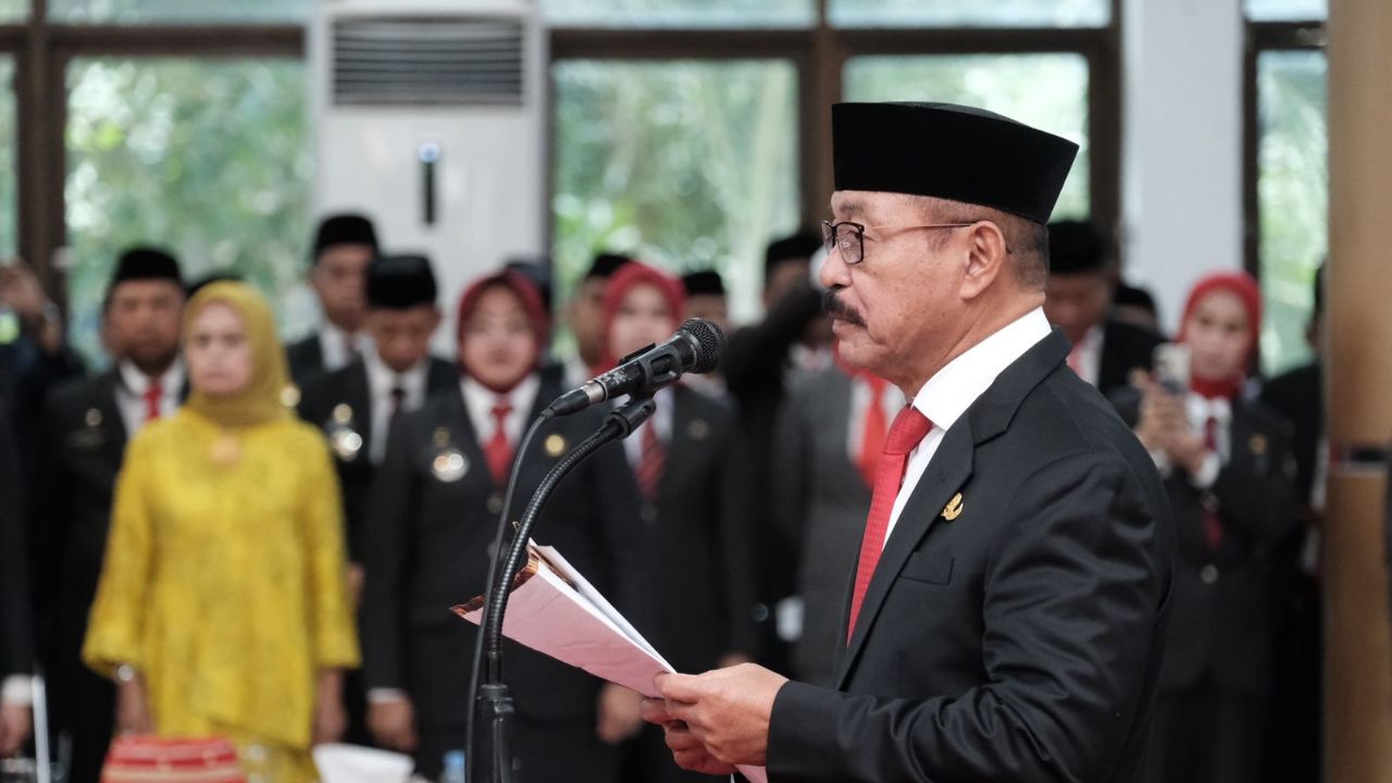 Lantik 77 Pejabat Pemkab Gowa, Abd Rauf Minta Tata Kelola Pemerintahan dapat Ditingkatkan