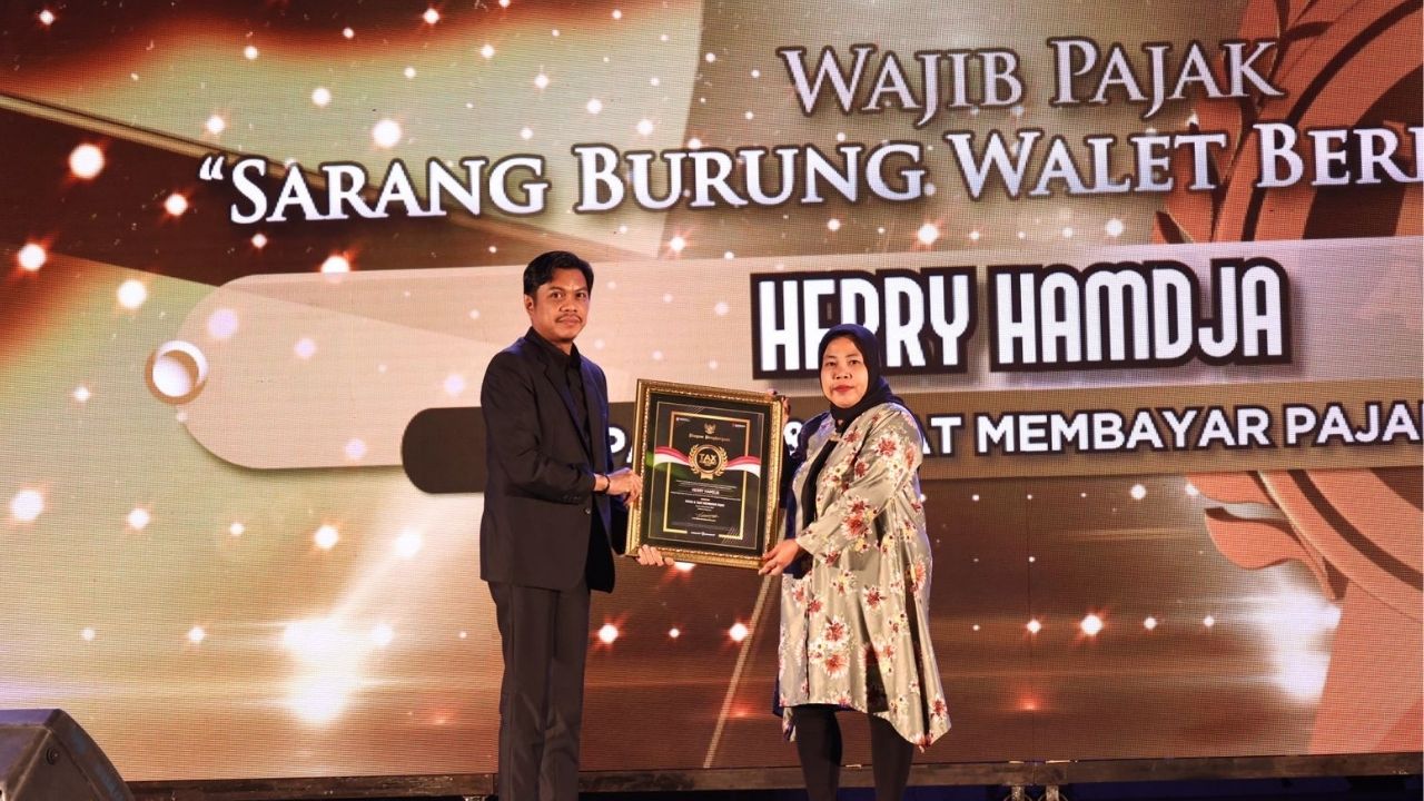 PAD Makassar Rp1,24 Triliun, Bapenda Berikan Tax Award Kepada Wajib Pajak Berprestasi 2 PAD Makassar Rp1,24 Triliun, Bapenda Berikan Tax Award Kepada Wajib Pajak Berprestasi