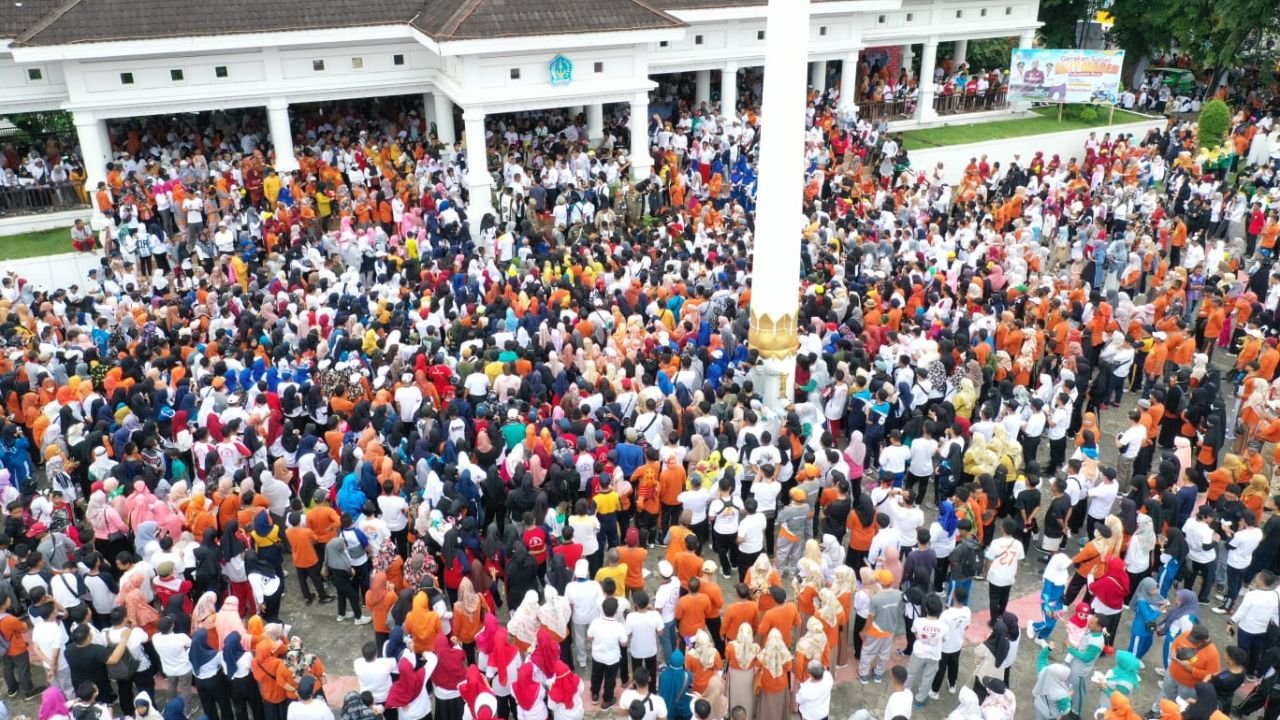 30 Ribu Peserta Jalan Sehat Sulsel Anti Mager Penuhi Lapangan Merdeka Watampone Bone