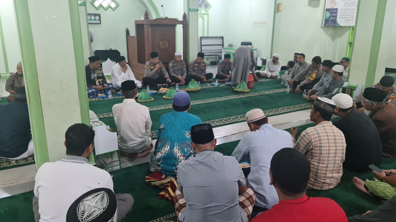 Kapolsek Manggala Dengar Keluhan Warga dalam Jum'at Curhat