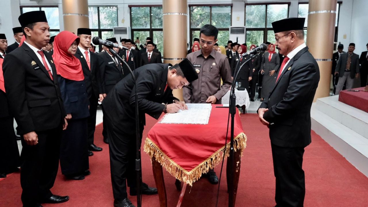 Lantik 77 Pejabat Pemkab Gowa, Abd Rauf Minta Tata Kelola Pemerintahan dapat Ditingkatkan 2 Lantik 77 Pejabat Pemkab Gowa, Abd Rauf Minta Tata Kelola Pemerintahan dapat Ditingkatkan