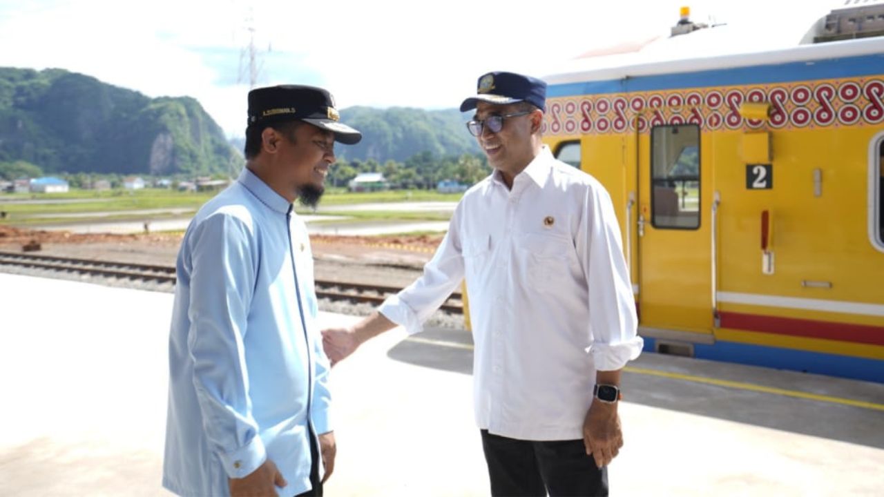 Yuk Naik Kereta Api di Sulsel, Nikmati Keindahan Wisata Alam Maros, Pangkep & Barru 2 Yuk Naik Kereta Api di Sulsel, Nikmati Keindahan Wisata Alam Maros, Pangkep & Barru