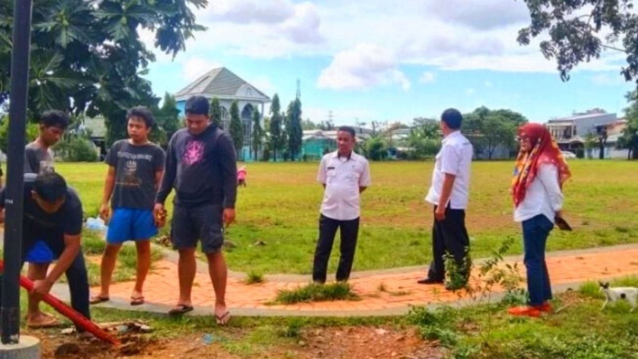 Dinas Pertanahan Pasang Papan Bicara Fasum di Kelurahan Biring Romang