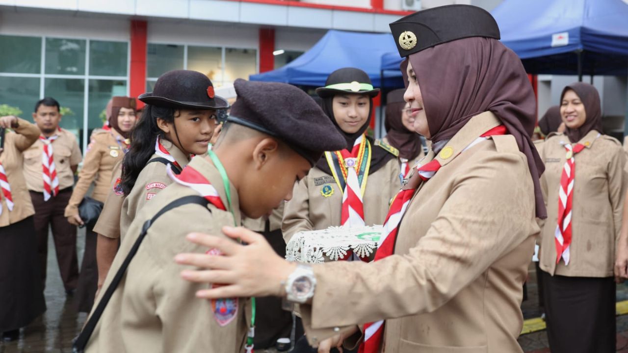Diguyur Hujan, Fatmawati Rusdi Semangati Peserta Lomba LT II Kwartir Panakukkang 2 Diguyur Hujan, Fatmawati Rusdi Semangati Peserta Lomba LT II Kwartir Panakukkang