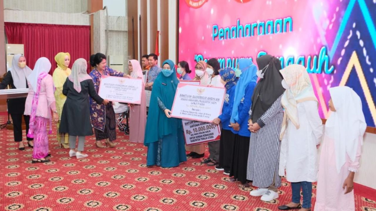 Puncak Peringatan Hari Ibu Provinsi Sulsel Bertabur Bantuan dan Penghargaan