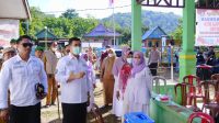 BUPATI DAN WABUP TURUN LANGSUNG PANTAU PILKADES DI SEJUMLAH TPS