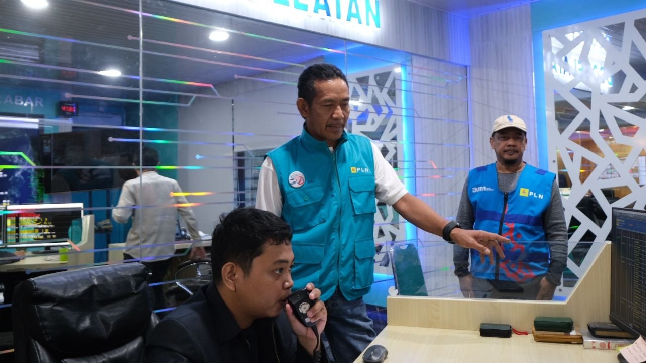 Pastikan Kesiapan Petugas Jelang Nataru, Manajemen PLN UID Sulselrabar Kunjungi Posko Siaga