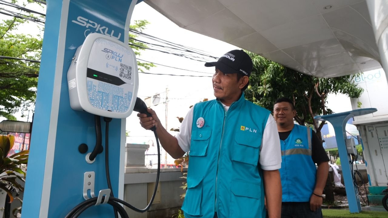 Pastikan Kesiapan Petugas Jelang Nataru, Manajemen PLN UID Sulselrabar Kunjungi Posko Siaga