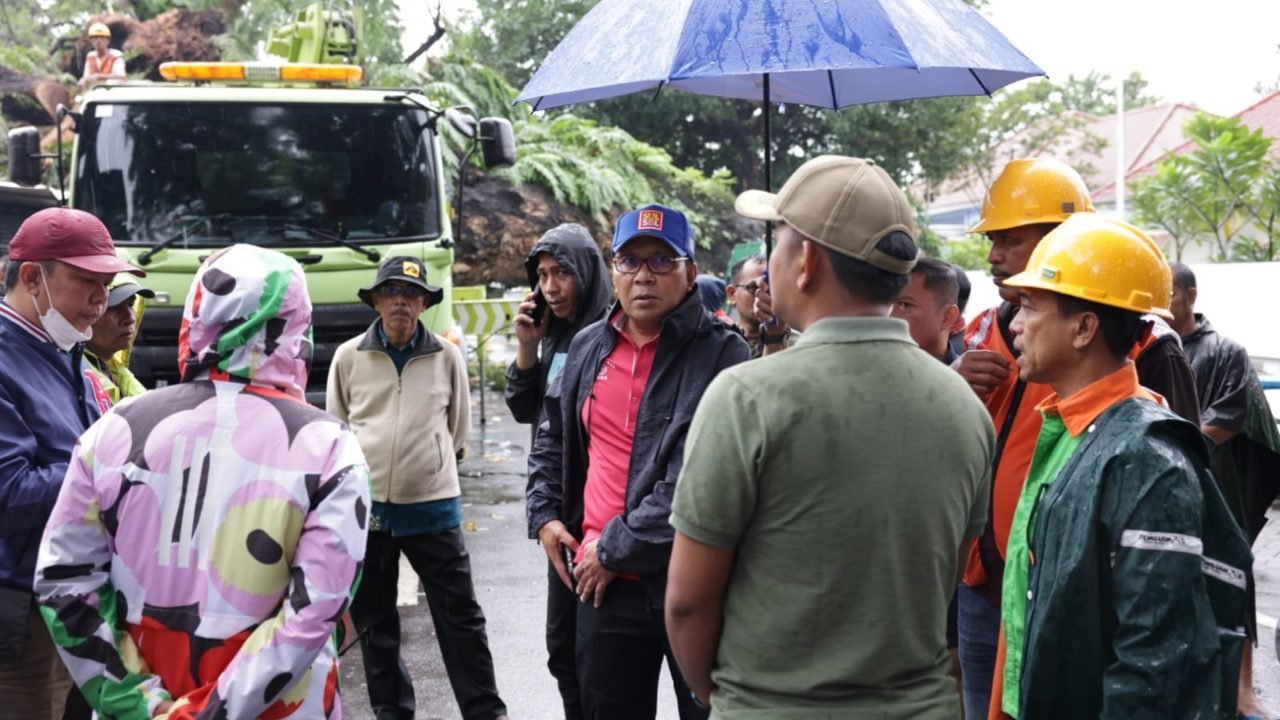 Pemkot Makassar Tanggung Biaya Pengobatan Lima Korban Pohon Tumbang