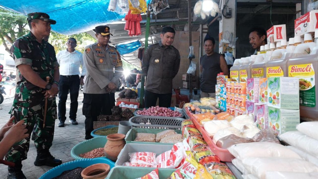 Gelar Operasi Pasar, Bupati Adnan Kenaikan Harga Tidak Signifikan