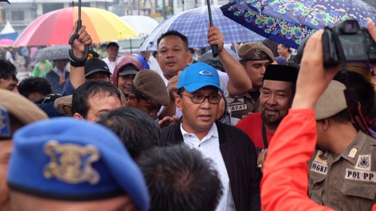 ASPEK 5 Sambut Baik Upaya Danny Pomanto Bantu Pedagang Pasar Sentral Pasca Kebakaran 10 ASPEK 5 Sambut Baik Upaya Danny Pomanto Bantu Pedagang Pasar Sentral Pasca Kebakaran