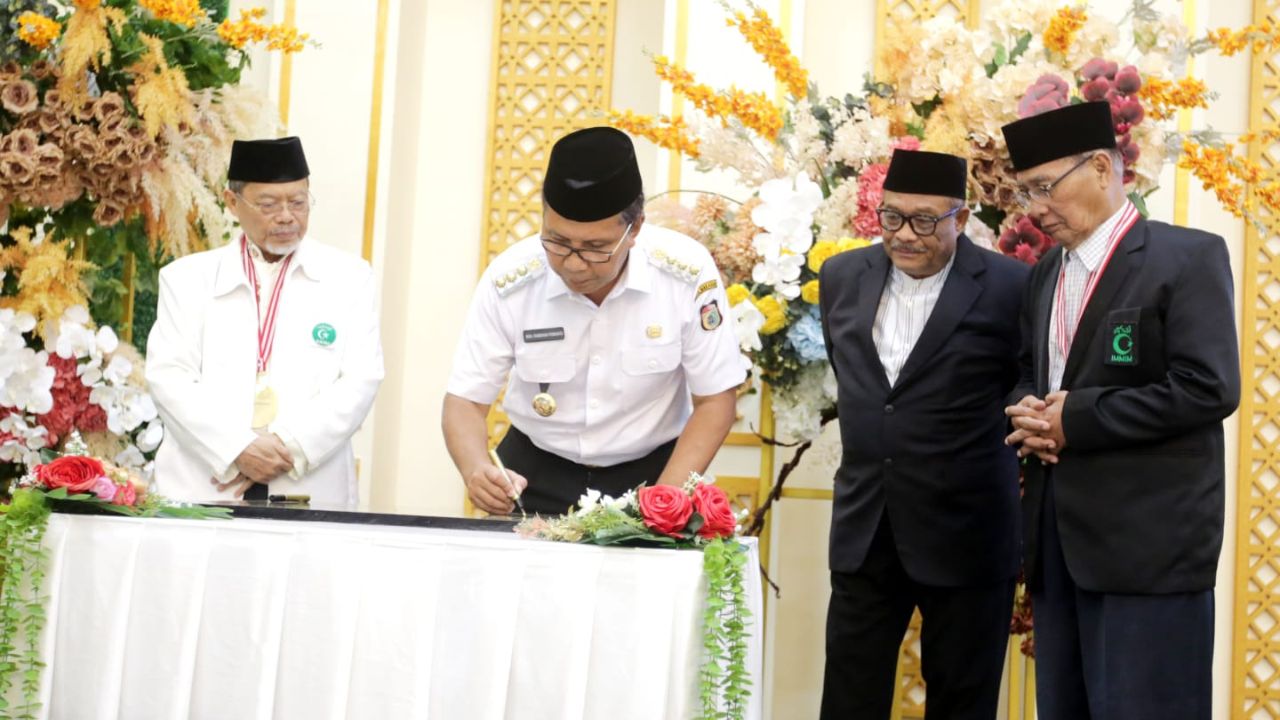 Wali Kota Danny Hadiri Peringatan 100 Tahun H. Fadeli Luran 2 Perkuat Keimanan Umat, Danny Pomanto Sebut Makassar Butuh Peran Alim Ulama dan Tokoh Agama
