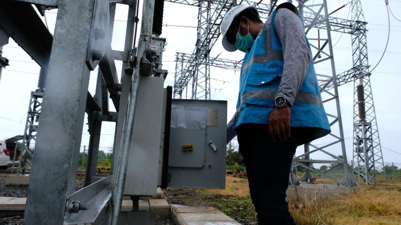PLN UID Sulselrabar Sabet Dua Penghargaan Bergengsi dalam Forum Niaga PT PLN (Persero