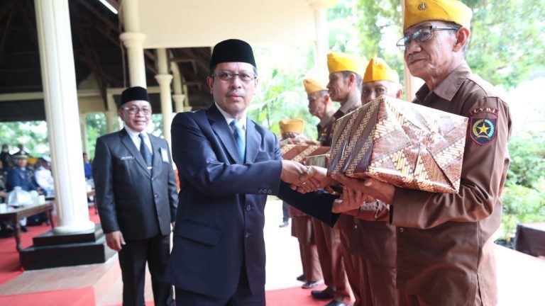 Peringati Korban 40 Ribu Jiwa, Pemkot Makassar Serahkan Bantuan Ke Legiun Veteran 1 Peringati Korban 40 Ribu Jiwa, Pemkot Makassar Serahkan Bantuan Ke Legiun Veteran