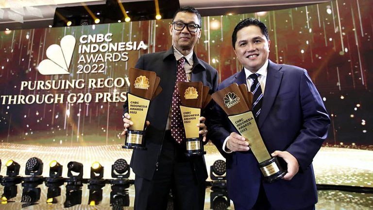 Jalankan Visi Menteri BUMN, Dirut PLN Dinobatkan Jadi CEO of The Year 7 Jalankan Visi Menteri BUMN, Dirut PLN Dinobatkan Jadi CEO of The Year