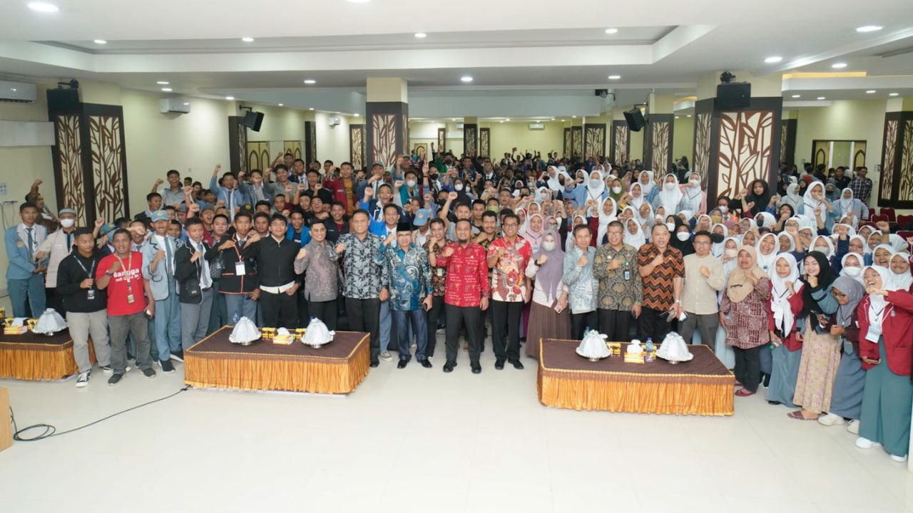 Andi Sudirman Beri Motivasi Dihadapan 1000 Pengurus OSIS SMA/SMK se-Sulsel 2 Andi Sudirman Beri Motivasi Dihadapan 1000 Pengurus OSIS SMA/SMK se-Sulsel