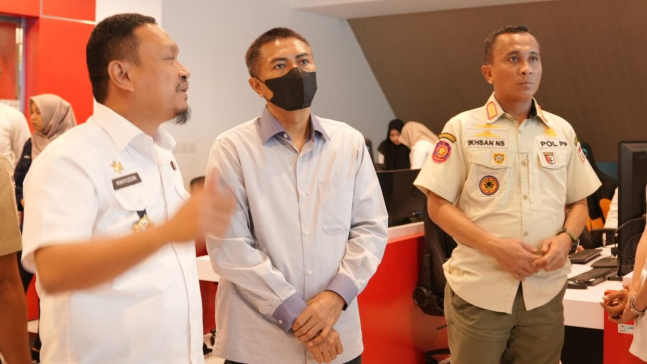 Polda Jabar Siap Adopsi Keunggulan Command Center Pemkot Makassar 2 Kunjungi Command Center Pemkot Makassar, Wakil Ketua DPRD Jabar Puji Layanan Gratis NTPD 112