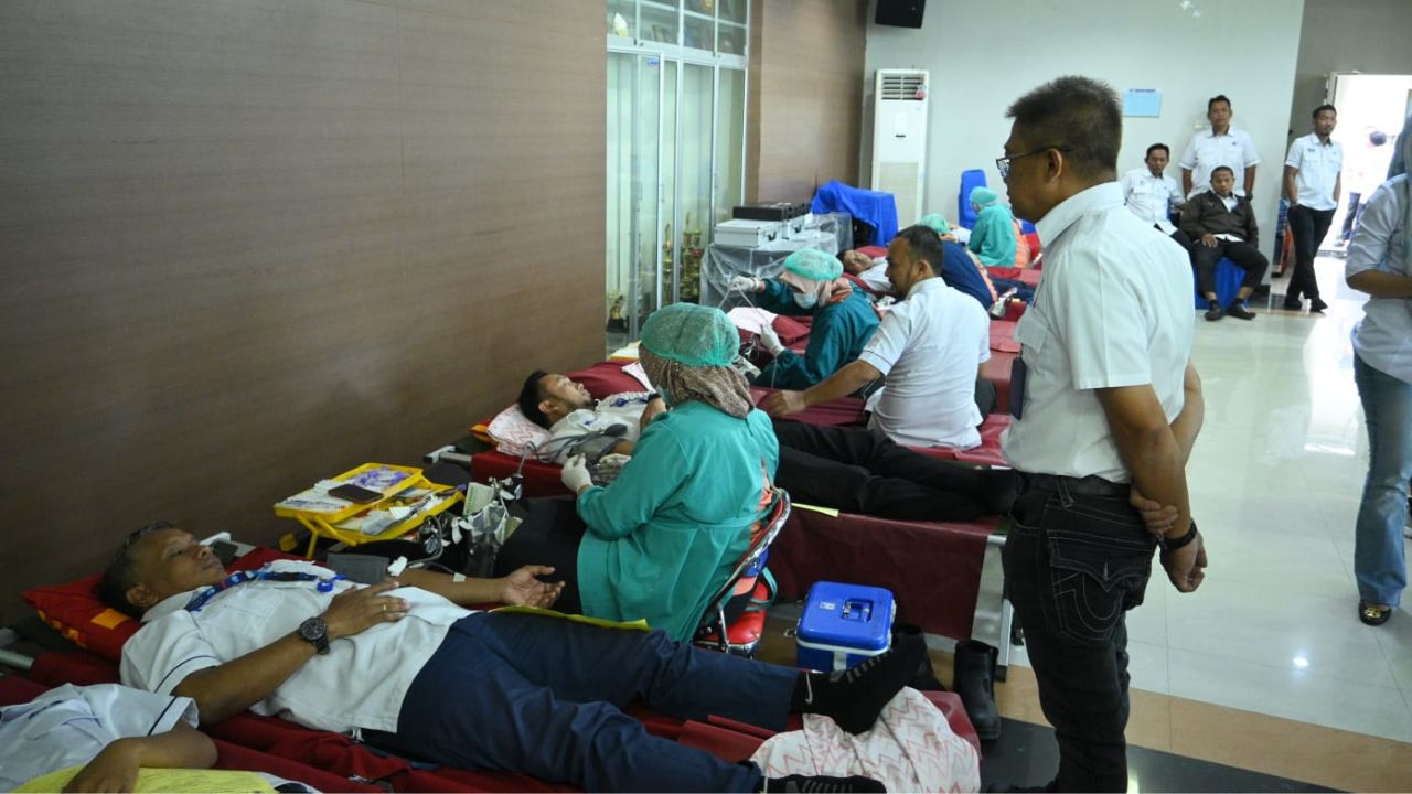Antusias Karyawan PDAM Makassar ikuti Donor Darah, Direksi acungkan Jempol 2 Antusias Karyawan PDAM Makassar ikuti Donor Darah, Direksi acungkan Jempol