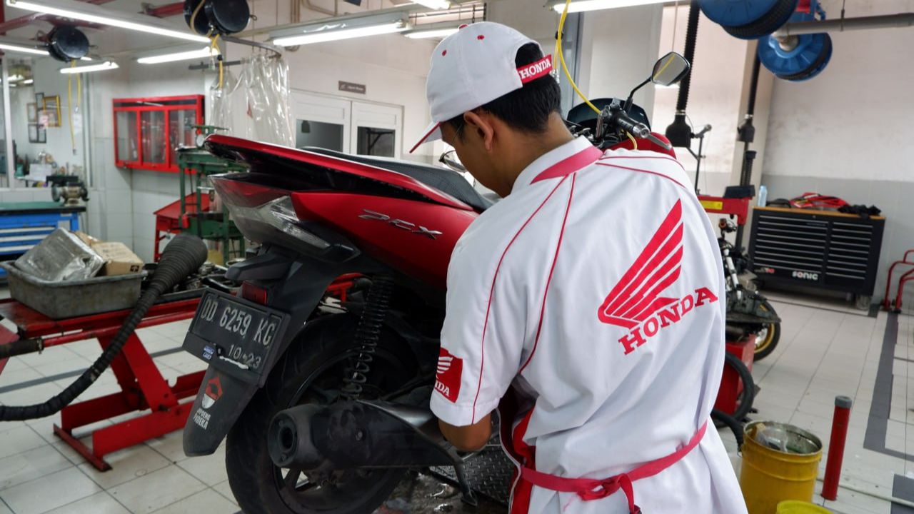 Pastikan Motormu Selalu Dalam Kondisi Prima dengan Ganti Oli Secara Rutin 