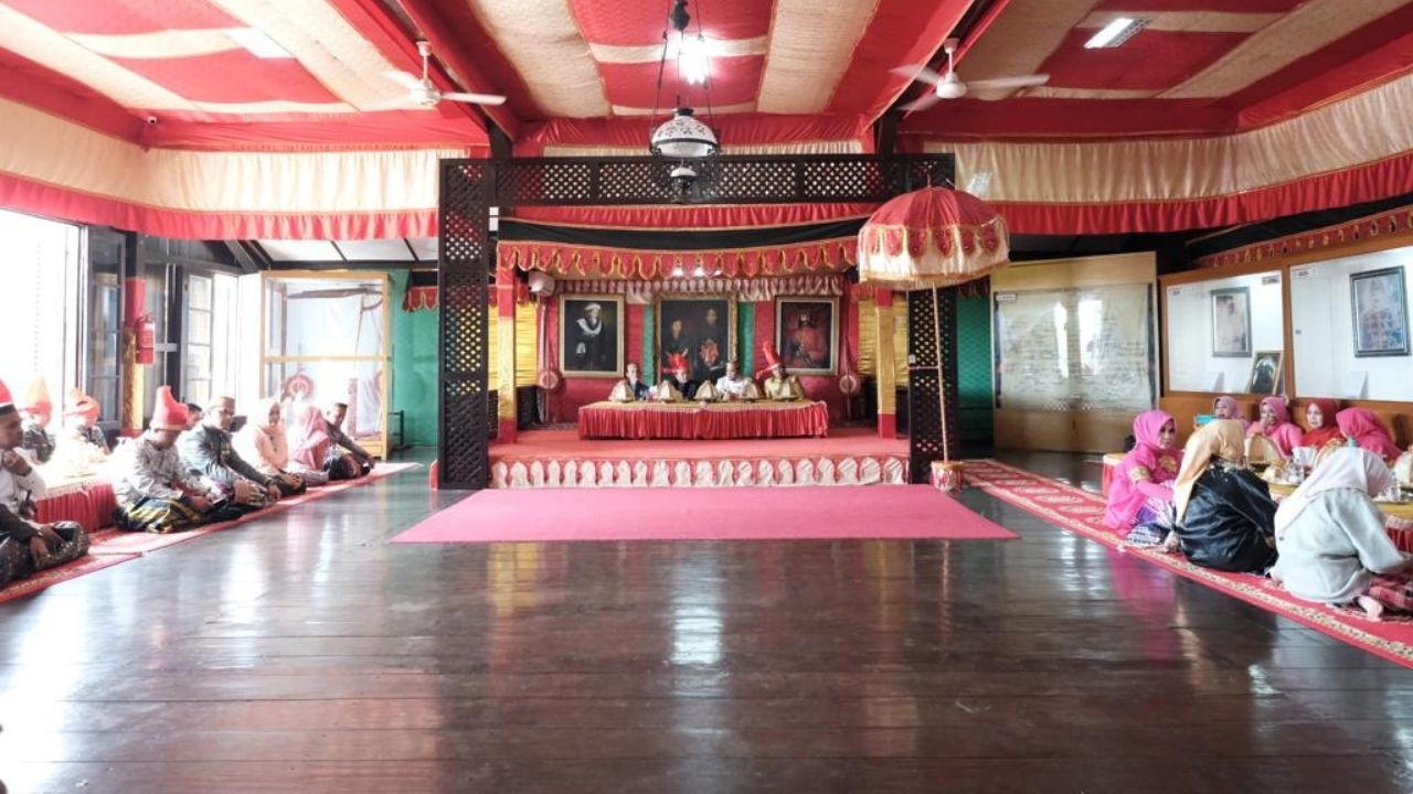 Jendral Dudung Abdurachman Serahkan Bantuan Penanganan Stunting dan Bansos 