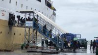 Cuaca Ekstrem, Penumpang Kapal Pelabuhan Makassar Diimbau Selalu Siaga & Waspada