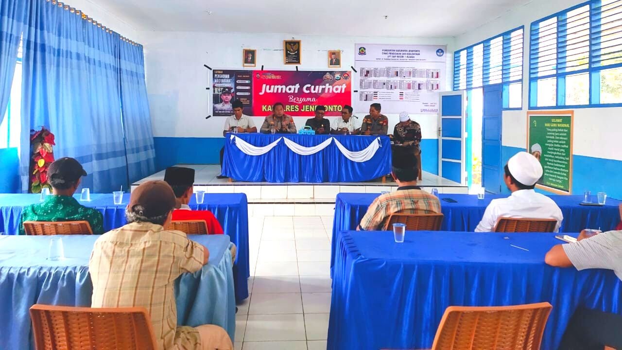 Kapolres Jeneponto Jumat Curhat di SMPN 1 Rumbia, Kepsek: Terima Kasih Atas Motivasinya kepada Anak²