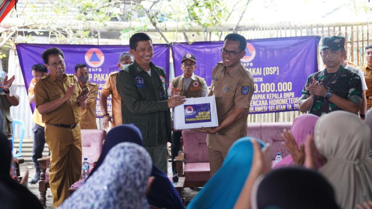 Tanggap Darurat Bencana, Pemkot Makassar Terima DSP Senilai Rp350 Juta dari BNPB 2 Tanggap Darurat Bencana, Pemkot Makassar Terima DSP Senilai Rp350 Juta dari BNPB