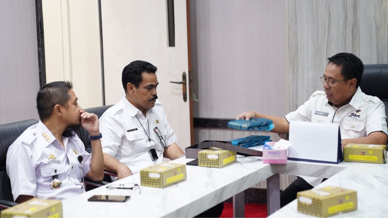 Kembalikan Kejayaan Sutera Sulsel, Pj Sekda dan Dinas Perindustrian Gelar Rakor 1 Kembalikan Kejayaan Sutera Sulsel, Pj Sekda dan Dinas Perindustrian Gelar Rakor
