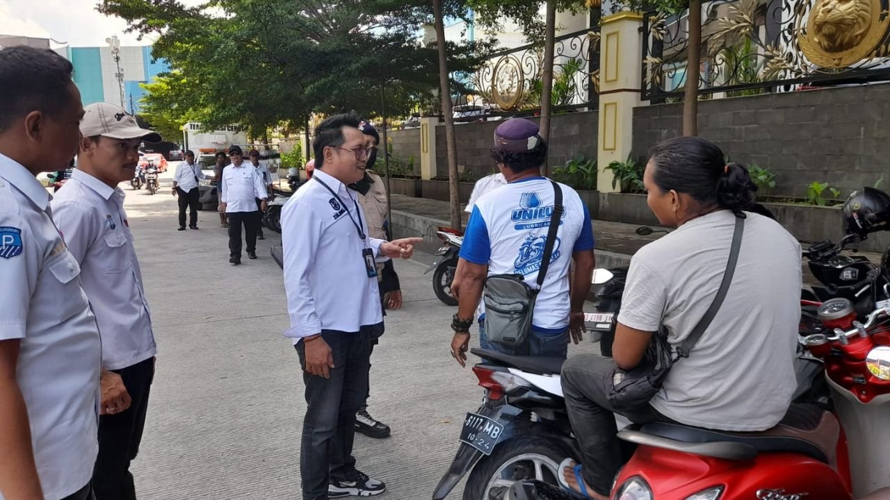 Perumda Parkir Tertibkan Depan Hotel Miko