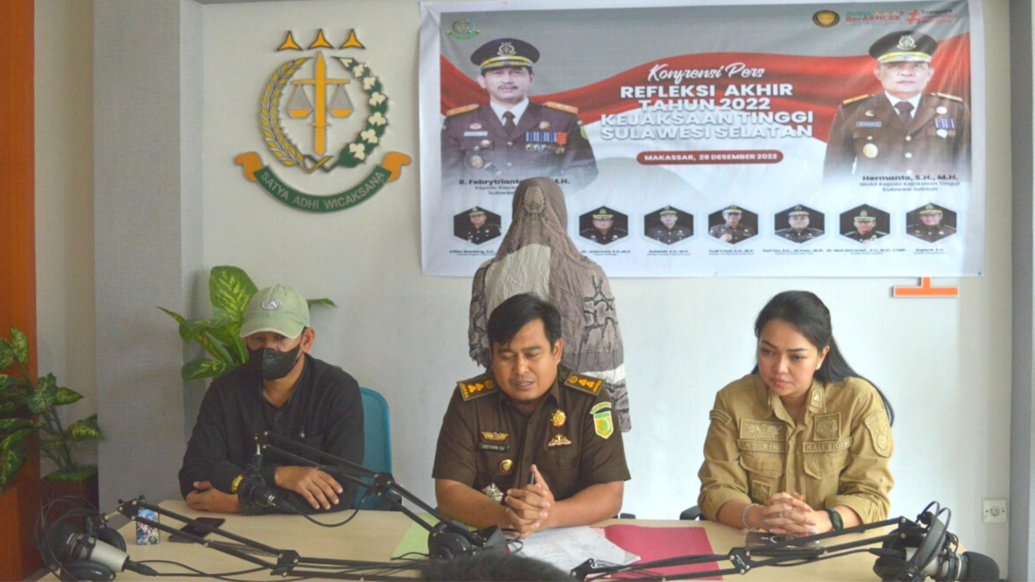 Tim Tabur Intelejen Kejati Sulsel & Jaksa Eksekutor Kejari Makassar Amankan Buronan Penipuan Berlian Palsu