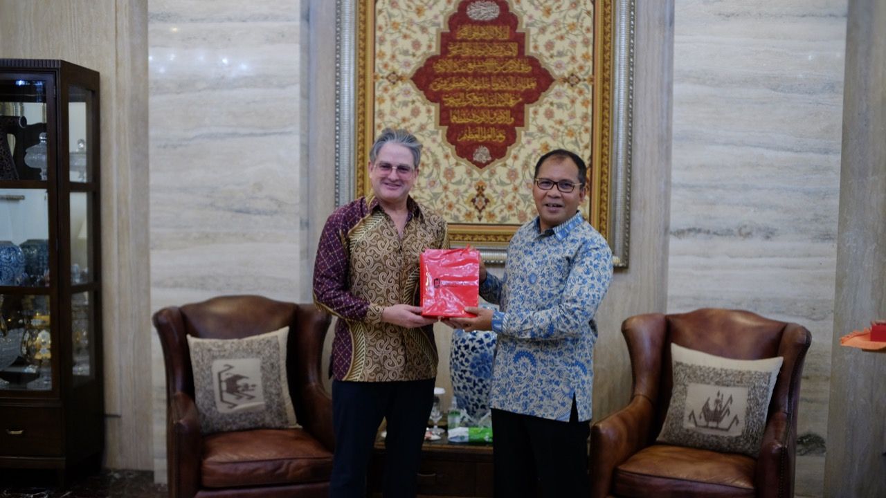 Dr. Eric Jones Kunjungi Danny Pomanto, Jajaki Kerjasama Capacity Building