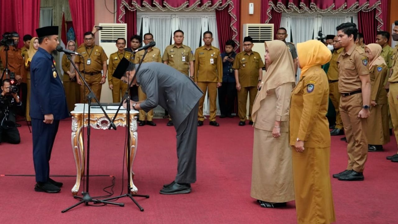 Gubernur Sulsel Lantik 23 Pejabat Eselon III & 207 Kepala Sekolah