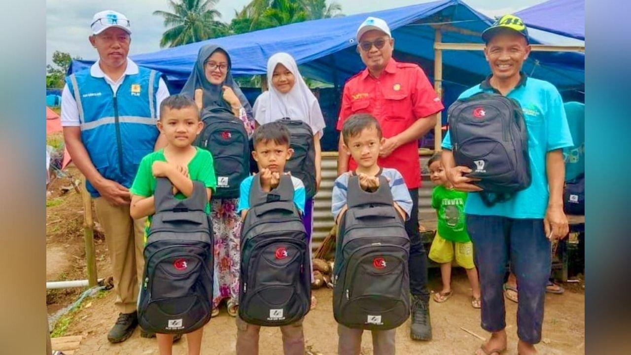 Dukung Anak² Cianjur Kembali Ke Sekolah Pascagempa, PLN Berikan Perlengkapan Belajar